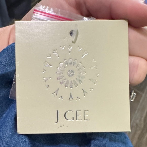 Stylish Blue Off-Shoulder Blouse - Picture 7 of 8